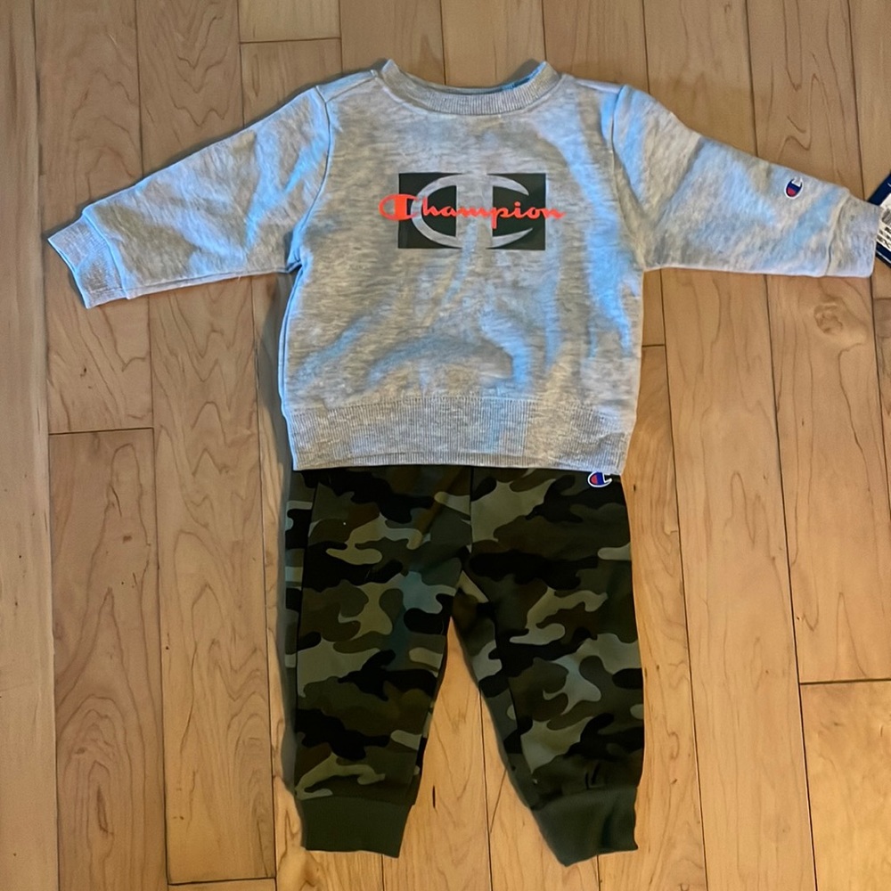 Sweatshirt and sweatpants set